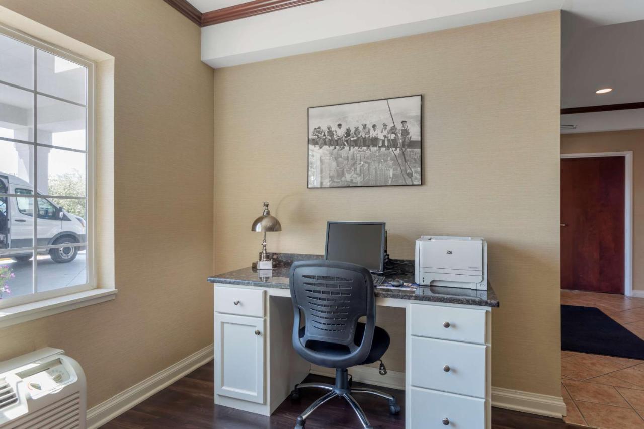 Best Western Lawrenceburg Inn Bagian luar foto